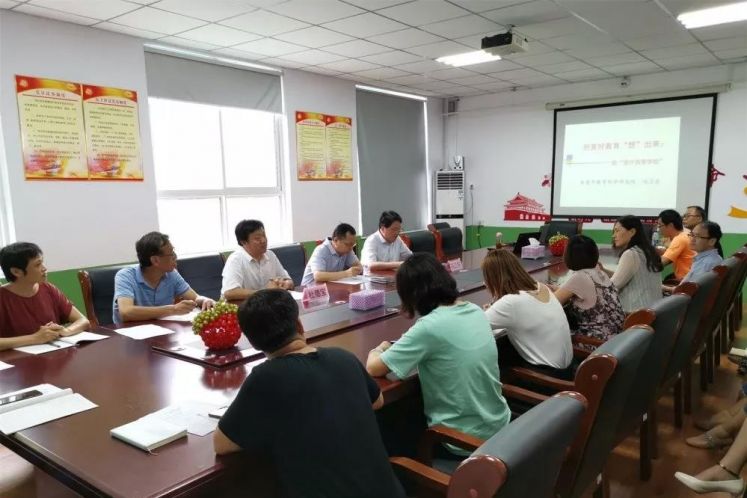 南通市教科院馮衛(wèi)東教授蒞臨區(qū)特教中心指導(dǎo)工作