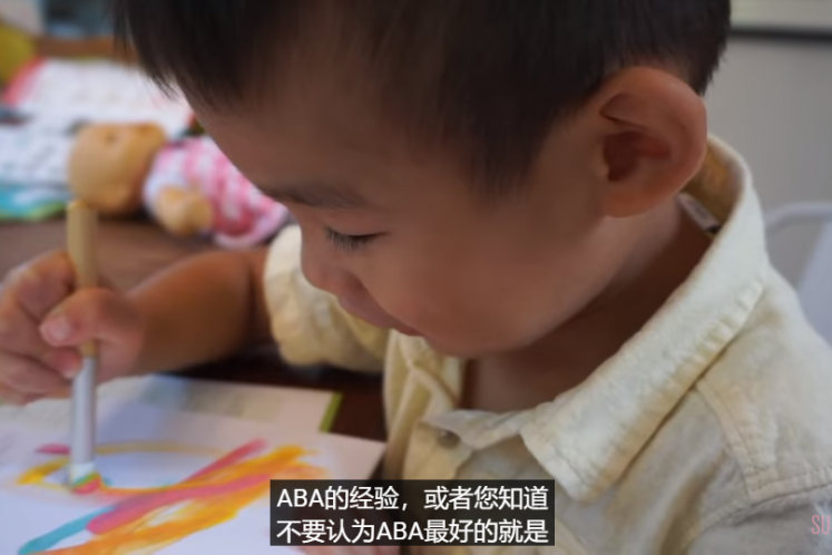 自閉娃成賺錢工具？美國(guó)網(wǎng)紅育兒博主領(lǐng)養(yǎng)中國(guó)自閉癥男孩，賺足流量后就棄養(yǎng)……