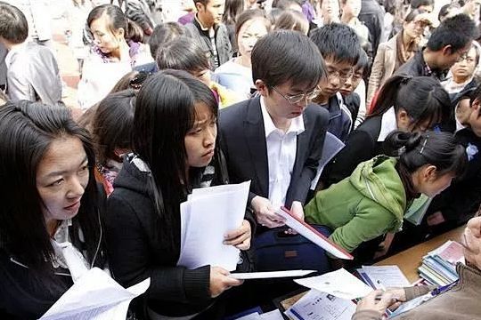 媒體：殘疾大學(xué)生入職被拒，別讓歧視寒了人心