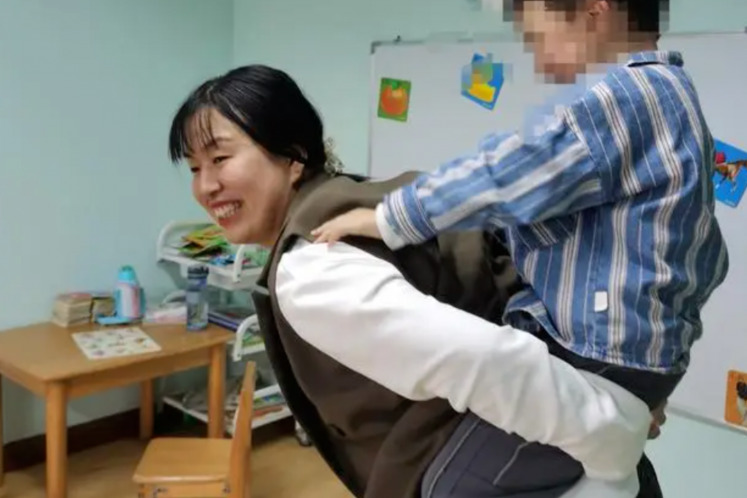 堅(jiān)守特殊教育16載，她用耐心和愛心呵護(hù)“折翼天使”